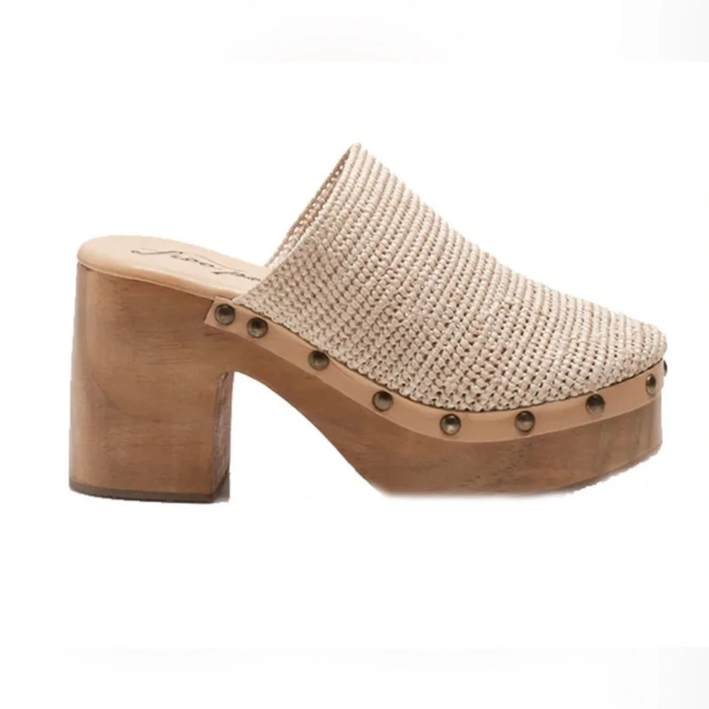 Nwt Free People Claudia Crochet Beige Raffia Leather Studded Clogs